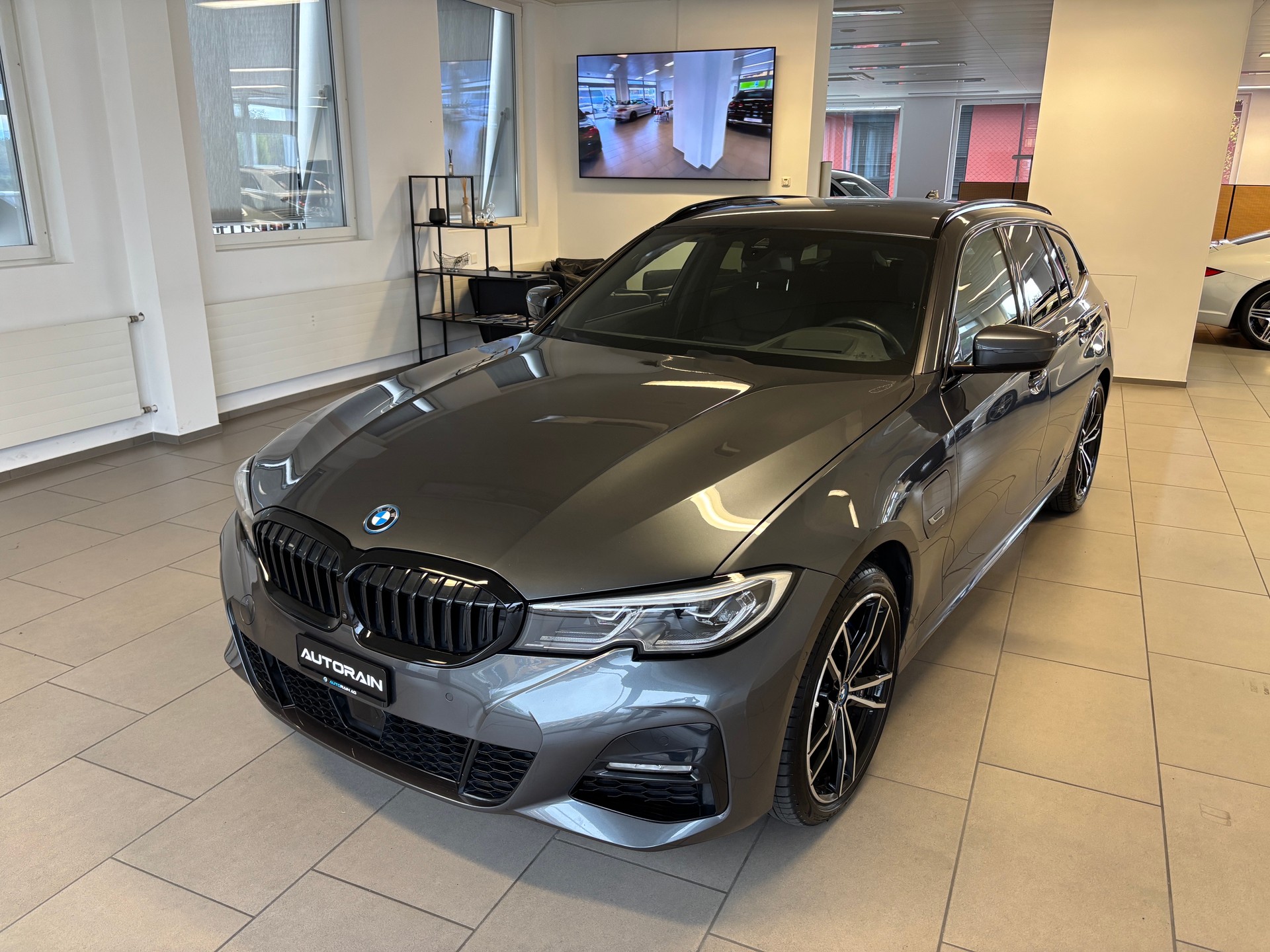 BMW 330e x DriveTouring M Sport Steptronic