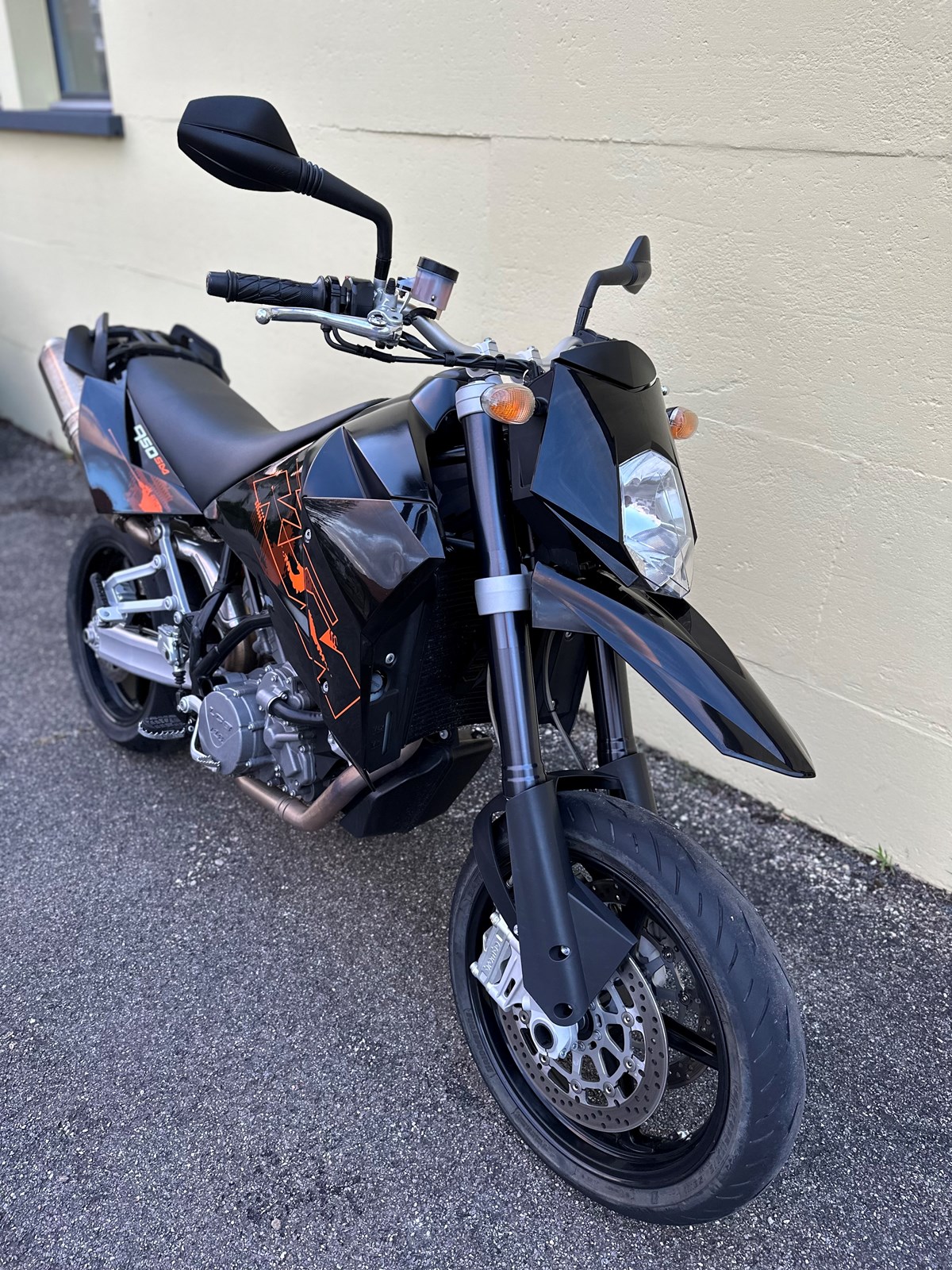 KTM 950 Supermoto-showroom-element-1