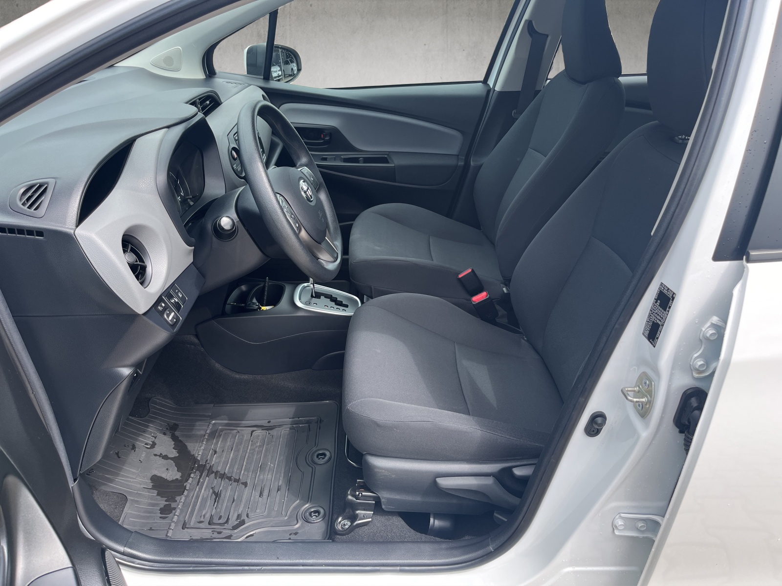 TOYOTA Yaris 1.5 VVT-i HSD Comfort-image-8