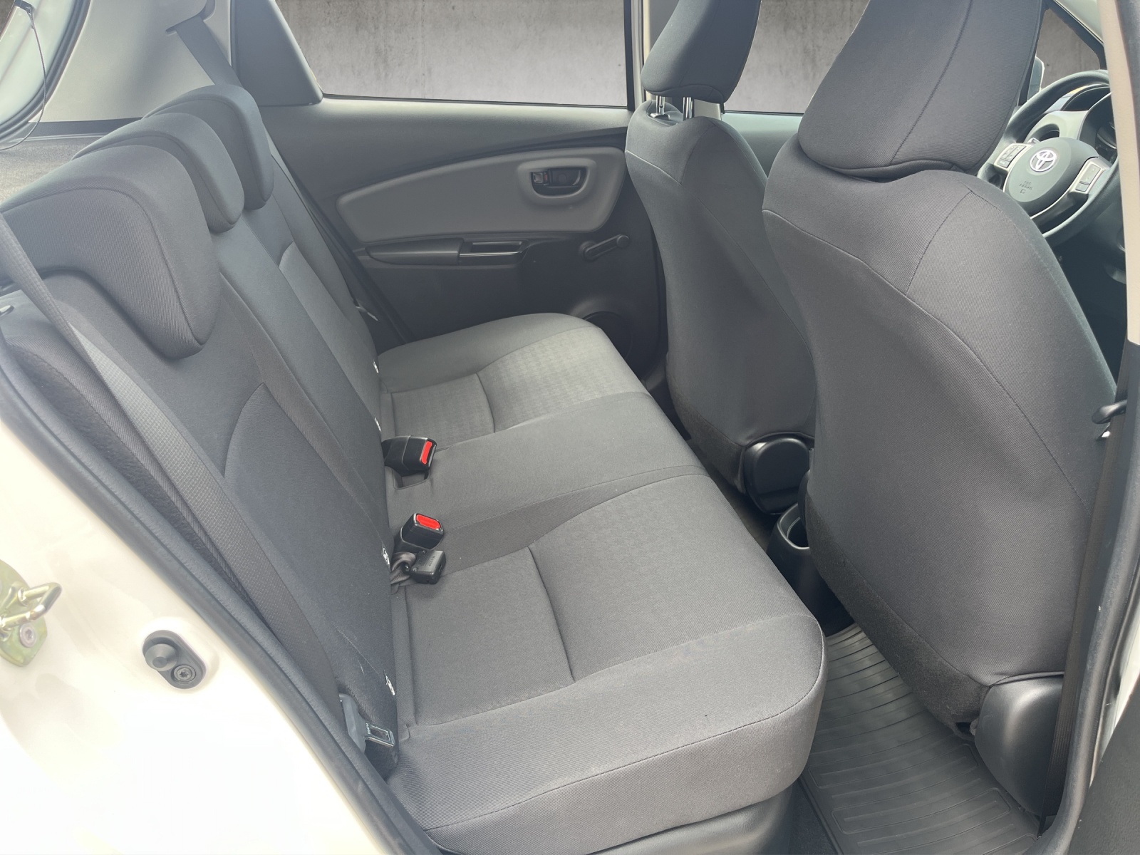 TOYOTA Yaris 1.5 VVT-i HSD Comfort-image-13