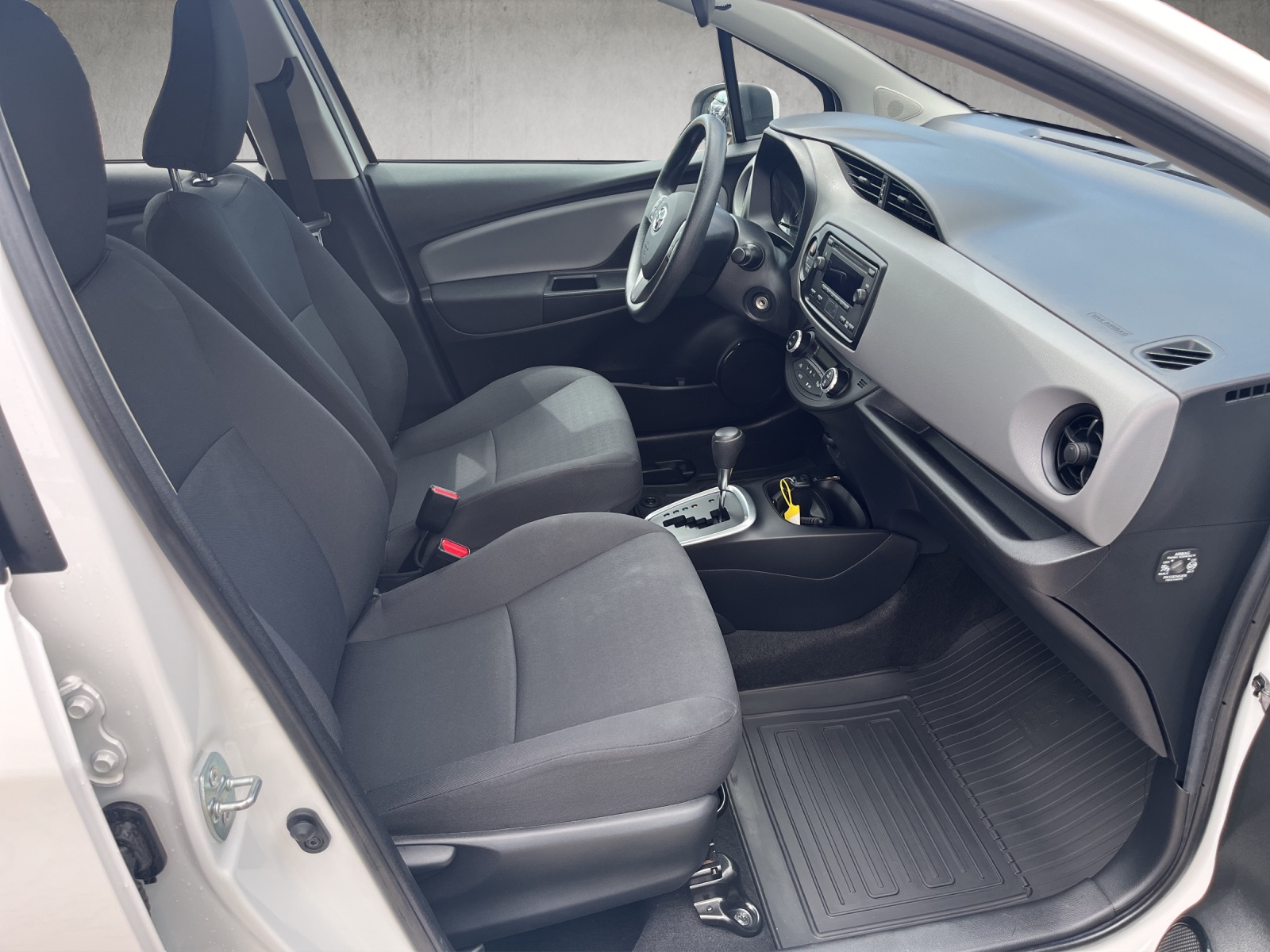 TOYOTA Yaris 1.5 VVT-i HSD Comfort-image-12
