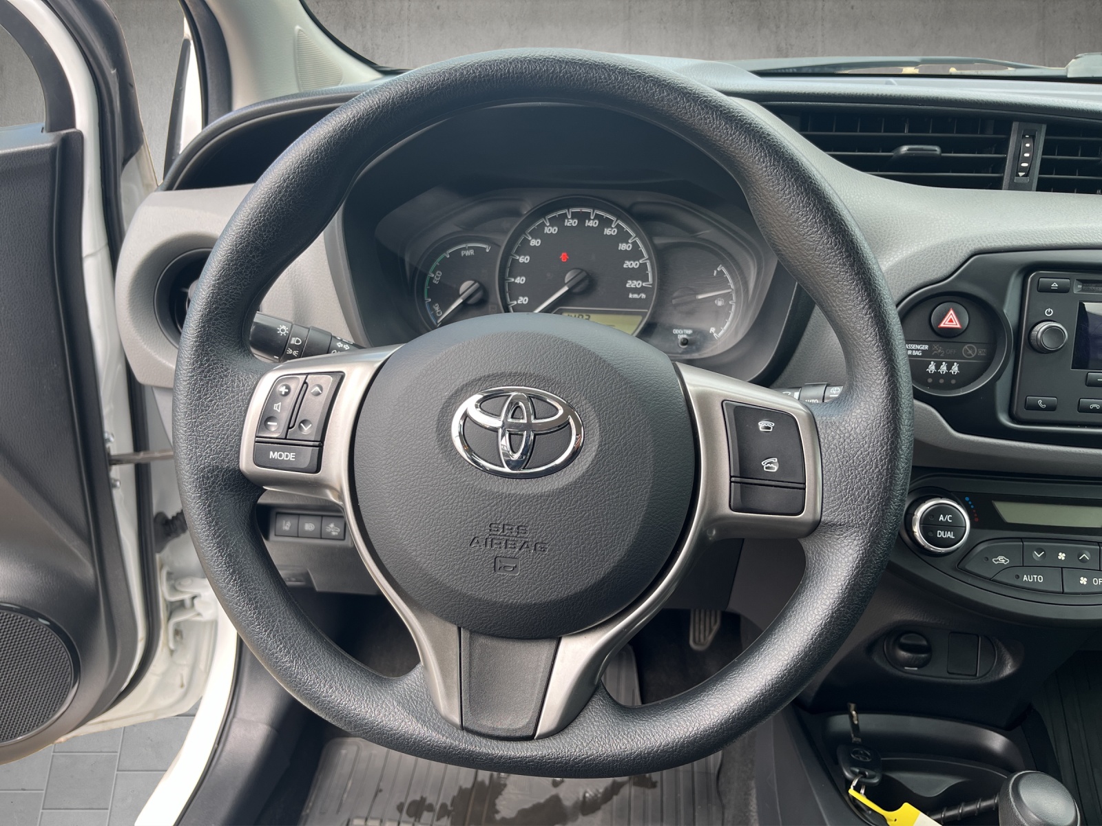 TOYOTA Yaris 1.5 VVT-i HSD Comfort-image-11
