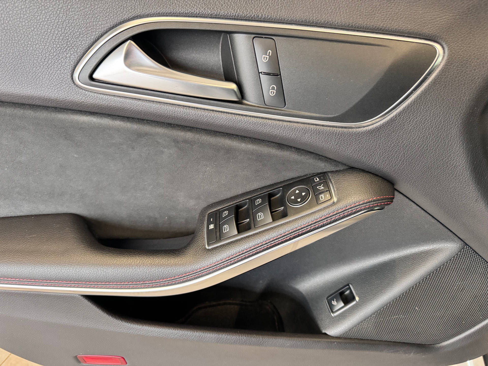 MERCEDES-BENZ CLA 250 AMG Line 7G-DCT-image-14