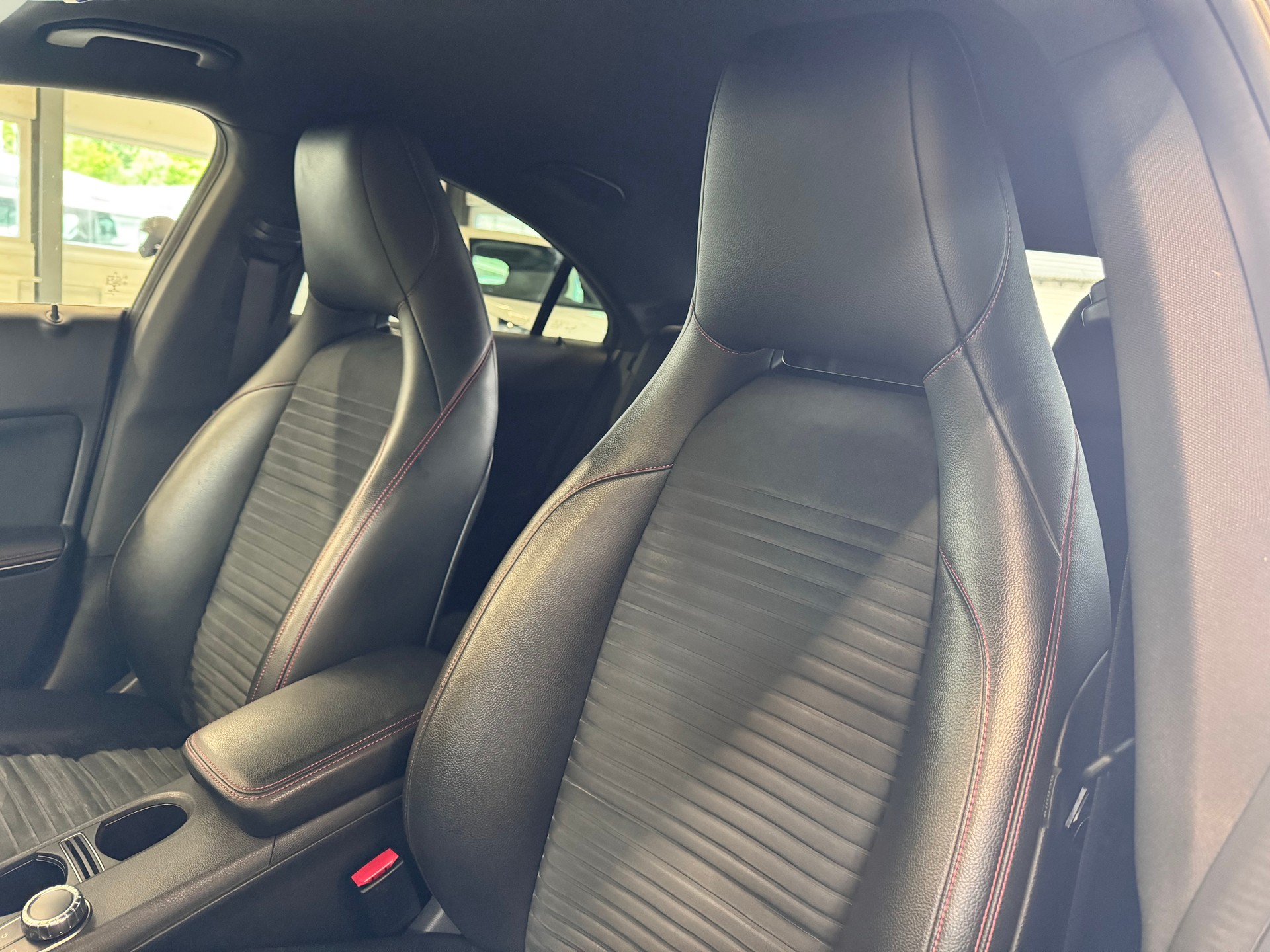 MERCEDES-BENZ CLA 250 AMG Line 7G-DCT-image-15