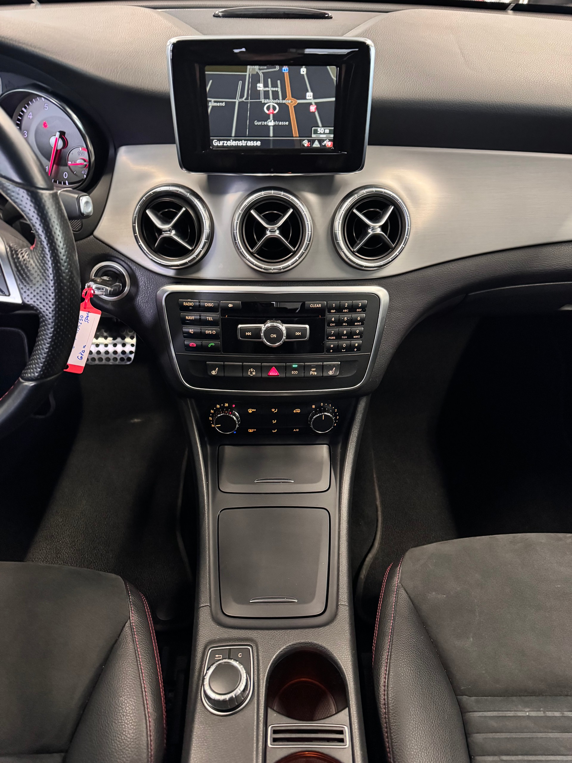 MERCEDES-BENZ CLA 250 AMG Line 7G-DCT-image-12