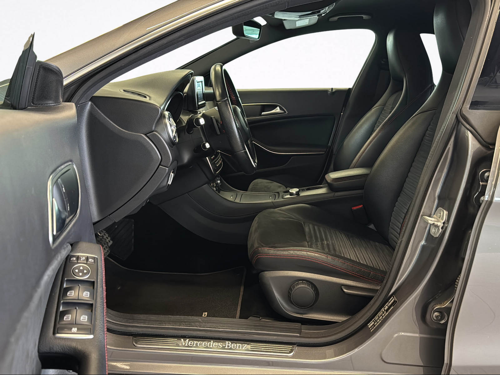 MERCEDES-BENZ CLA 250 AMG Line 7G-DCT-image-10