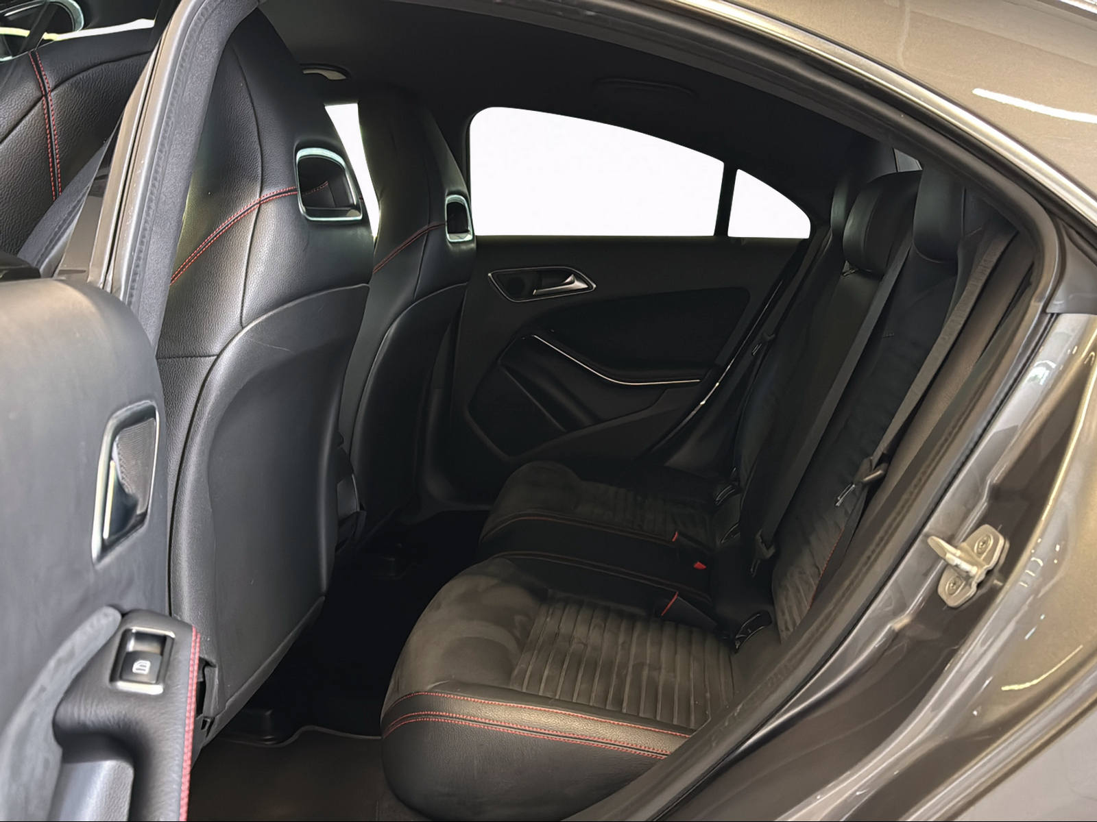 MERCEDES-BENZ CLA 250 AMG Line 7G-DCT-image-11