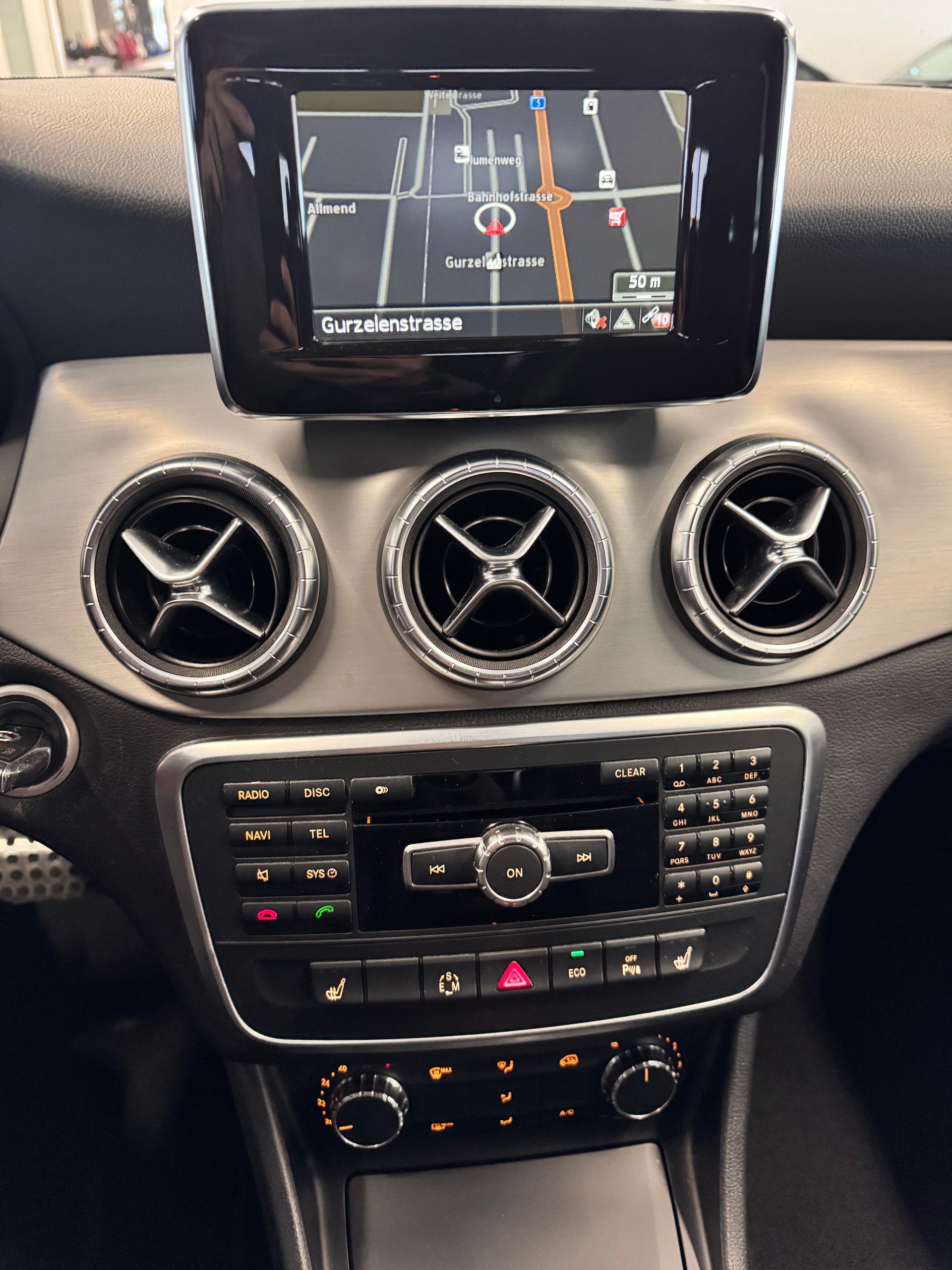 MERCEDES-BENZ CLA 250 AMG Line 7G-DCT-image-16