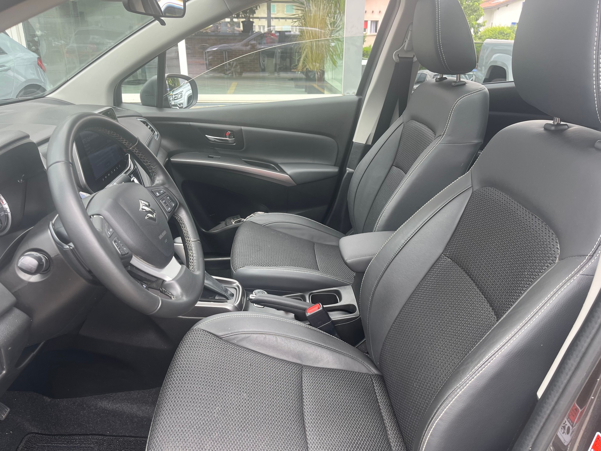 SUZUKI SX4 S-Cross 1.4 16V Compact Top Hybrid 4WD Automatic-image-9