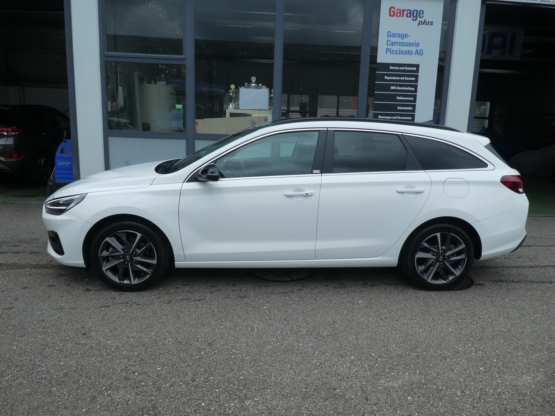 HYUNDAI i30 Wagon 1.5 T-GDi Vertex 48V MH DCT-image-1