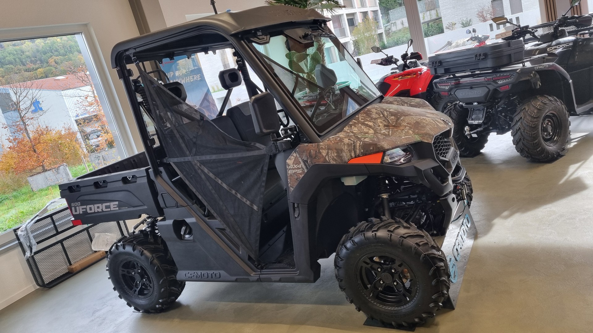 CF MOTO Mit Halbkabine und Scheibenwischer