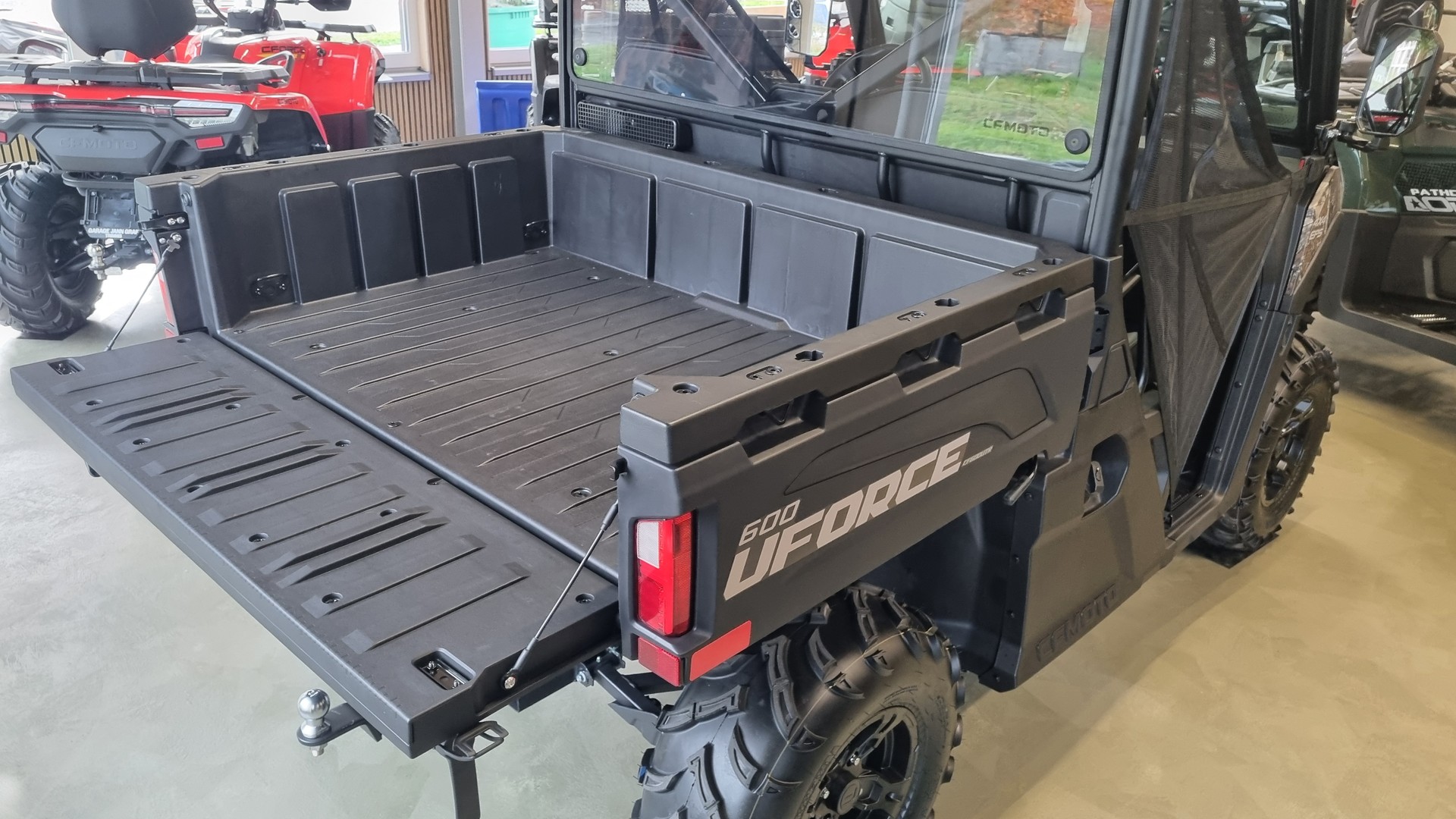 CF MOTO Mit Halbkabine und Scheibenwischer-showroom-element-2