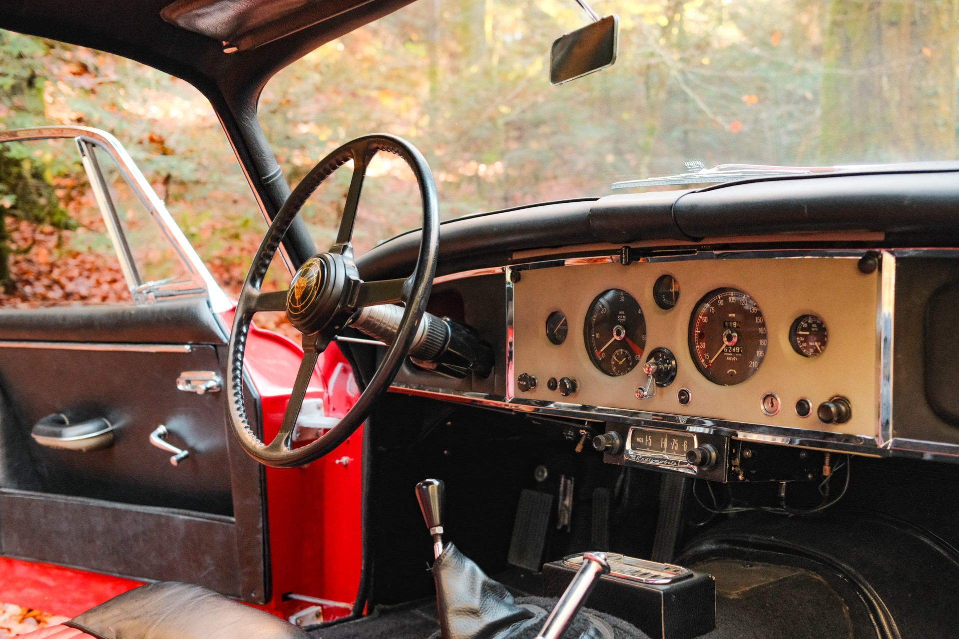 JAGUAR XK 150 3.4-Litre FHC-image-7