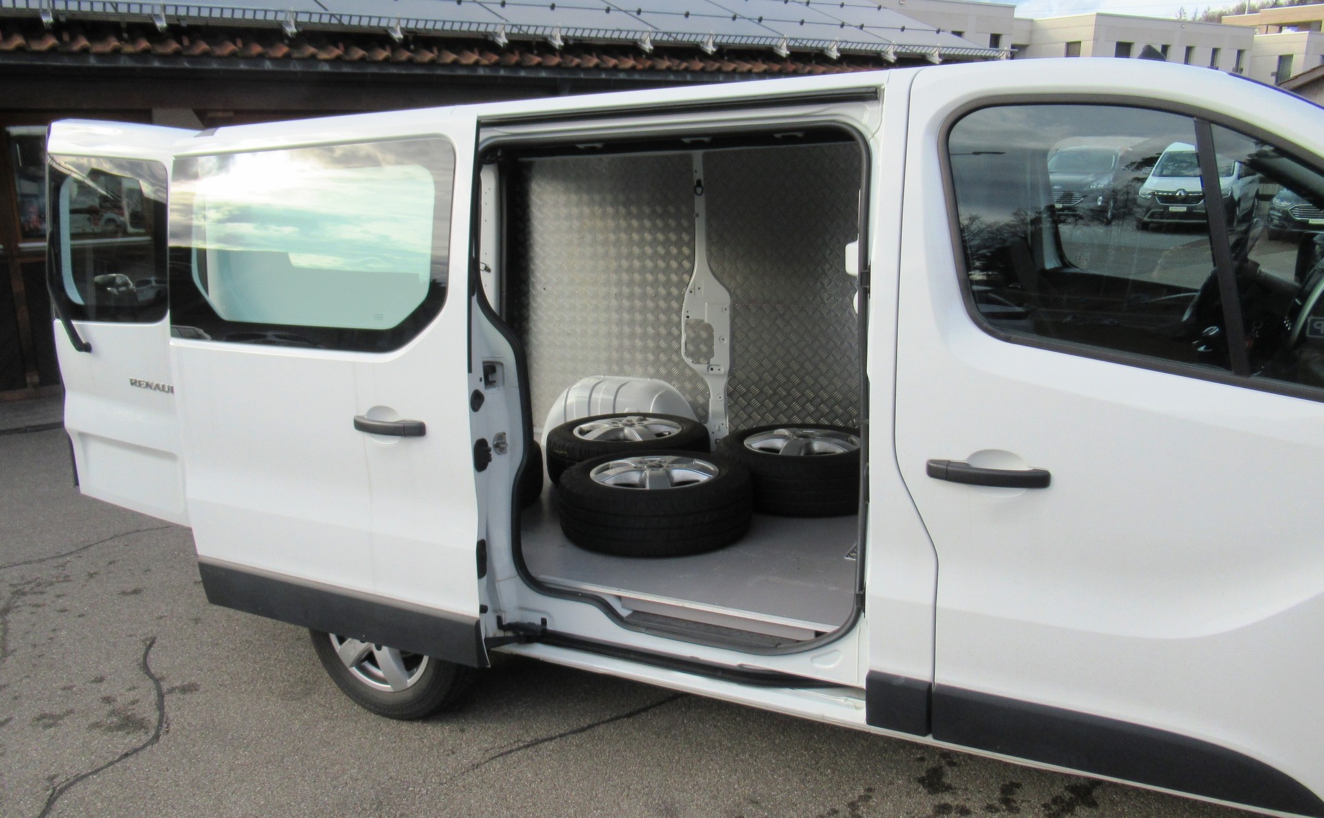RENAULT Trafic 2.0 Energy dCi 120 3.0t Business L1H1-image-5
