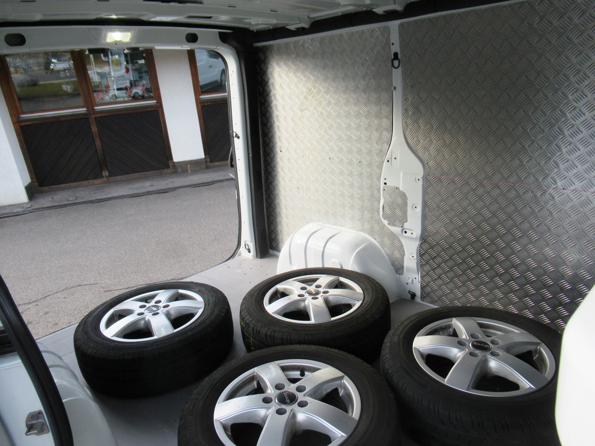 RENAULT Trafic 2.0 Energy dCi 120 3.0t Business L1H1-image-6