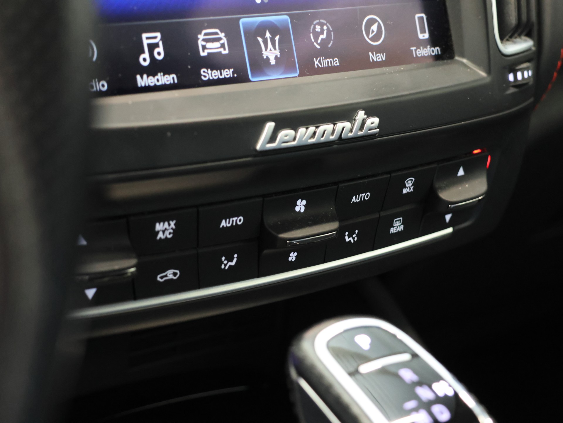 MASERATI Levante S 3.0 V6 Automatica * Facelift *Harman/Kardon Soundsystem* *Panoramadach* *Surround View Camera* *Softclose*-image-26