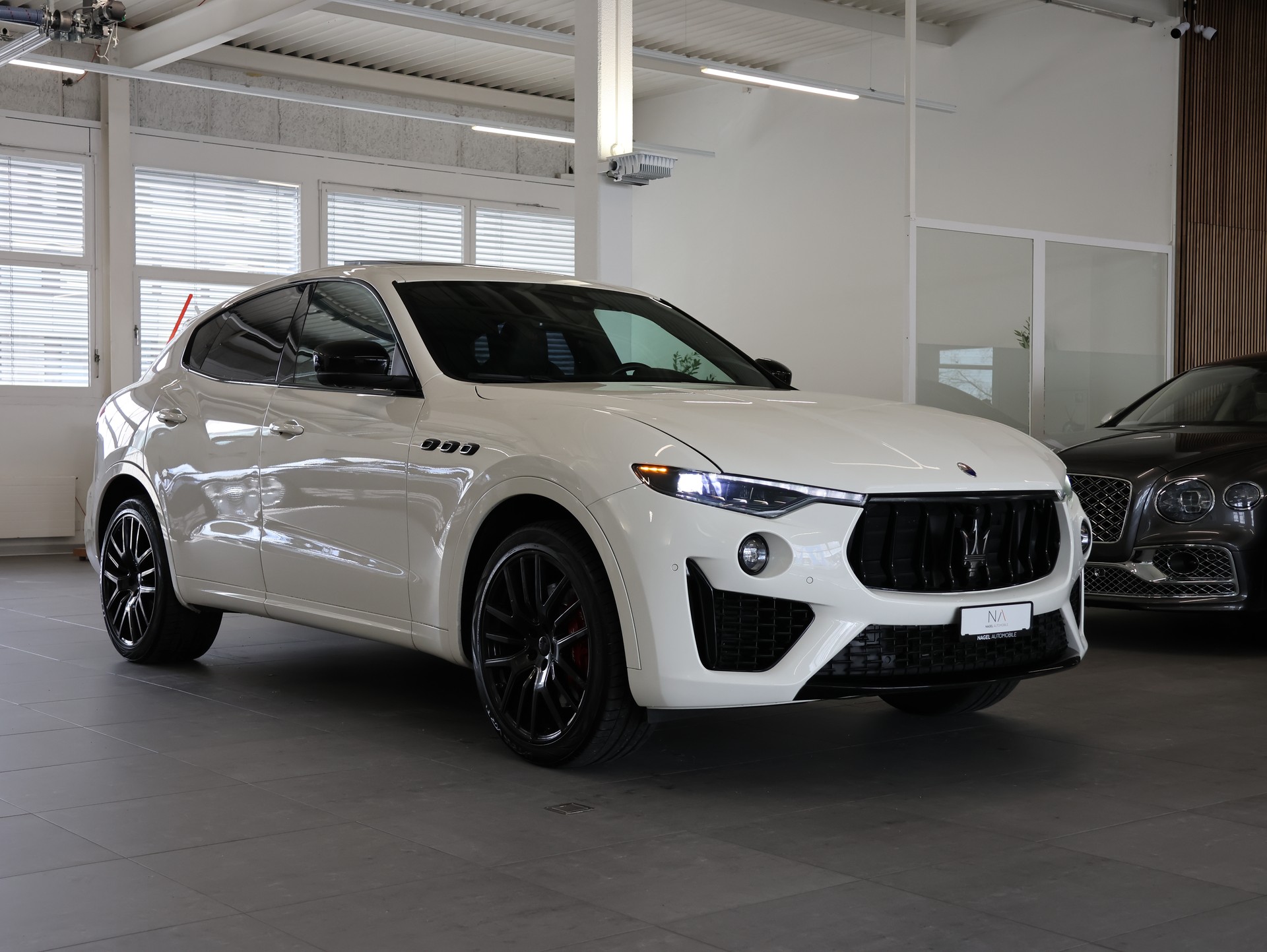 MASERATI Levante S 3.0 V6 Automatica * Facelift *Harman/Kardon Soundsystem* *Panoramadach* *Surround View Camera* *Softclose*-showroom-element-1