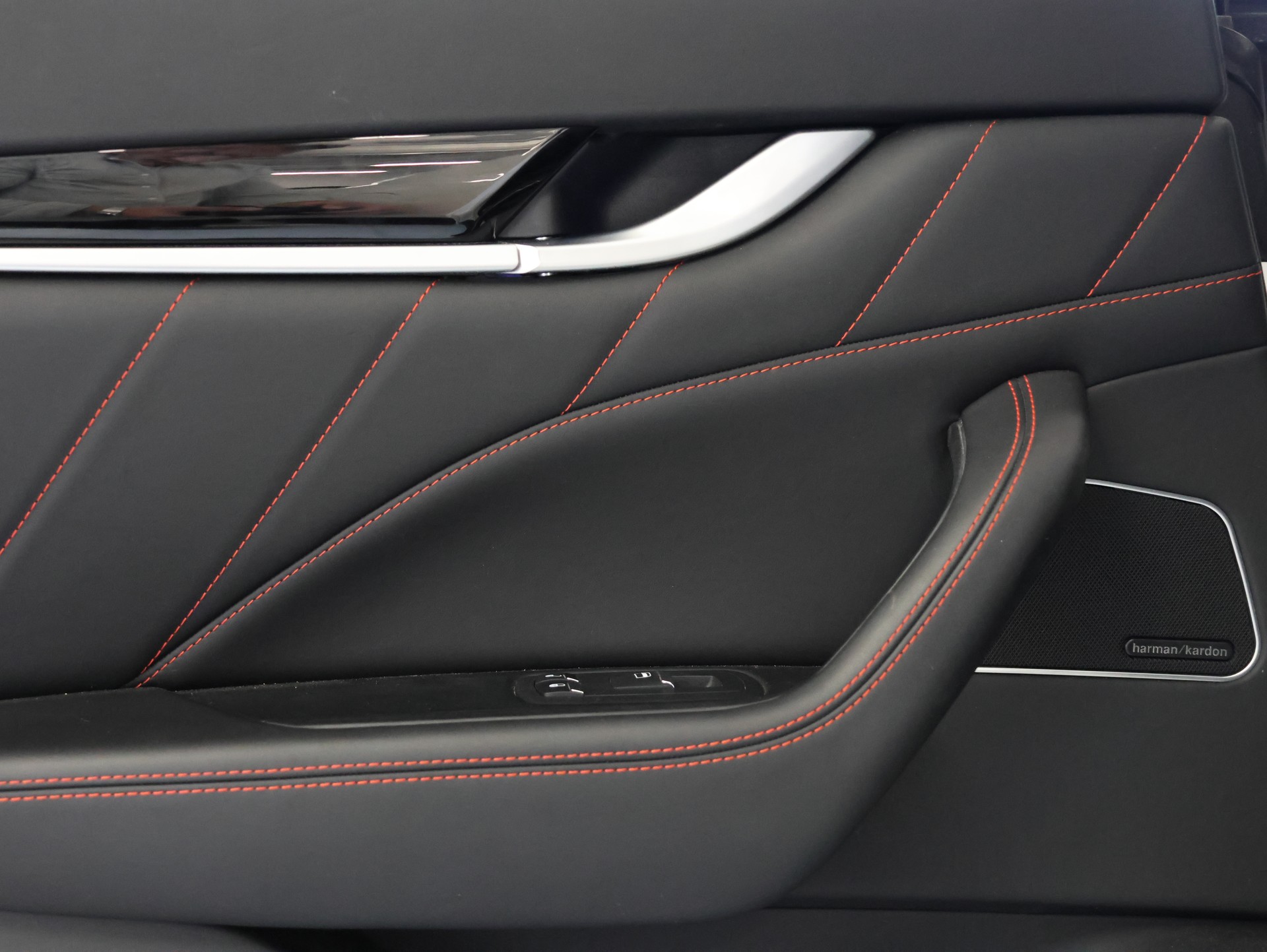 MASERATI Levante S 3.0 V6 Automatica * Facelift *Harman/Kardon Soundsystem* *Panoramadach* *Surround View Camera* *Softclose*-image-37