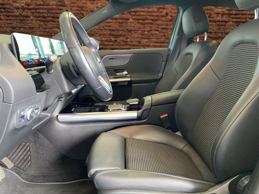 MERCEDES-BENZ GLA 180 Progressive 7G-D-image-9