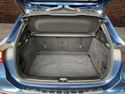 MERCEDES-BENZ GLA 180 Progressive 7G-D-image-6