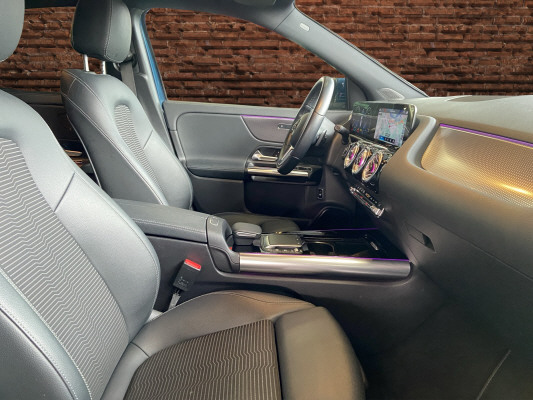 MERCEDES-BENZ GLA 180 Progressive 7G-D-image-10