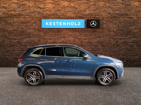 MERCEDES-BENZ GLA 180 Progressive 7G-D-showroom-element-2