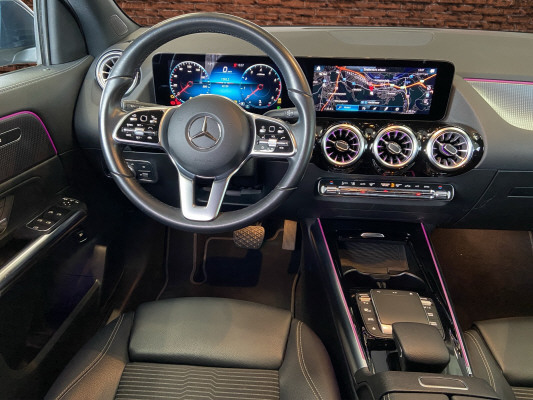 MERCEDES-BENZ GLA 180 Progressive 7G-D-image-8