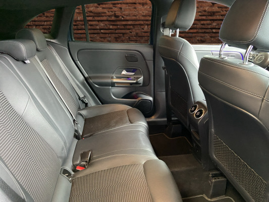 MERCEDES-BENZ GLA 180 Progressive 7G-D-image-11