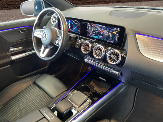 MERCEDES-BENZ GLA 180 Progressive 7G-D-image-13