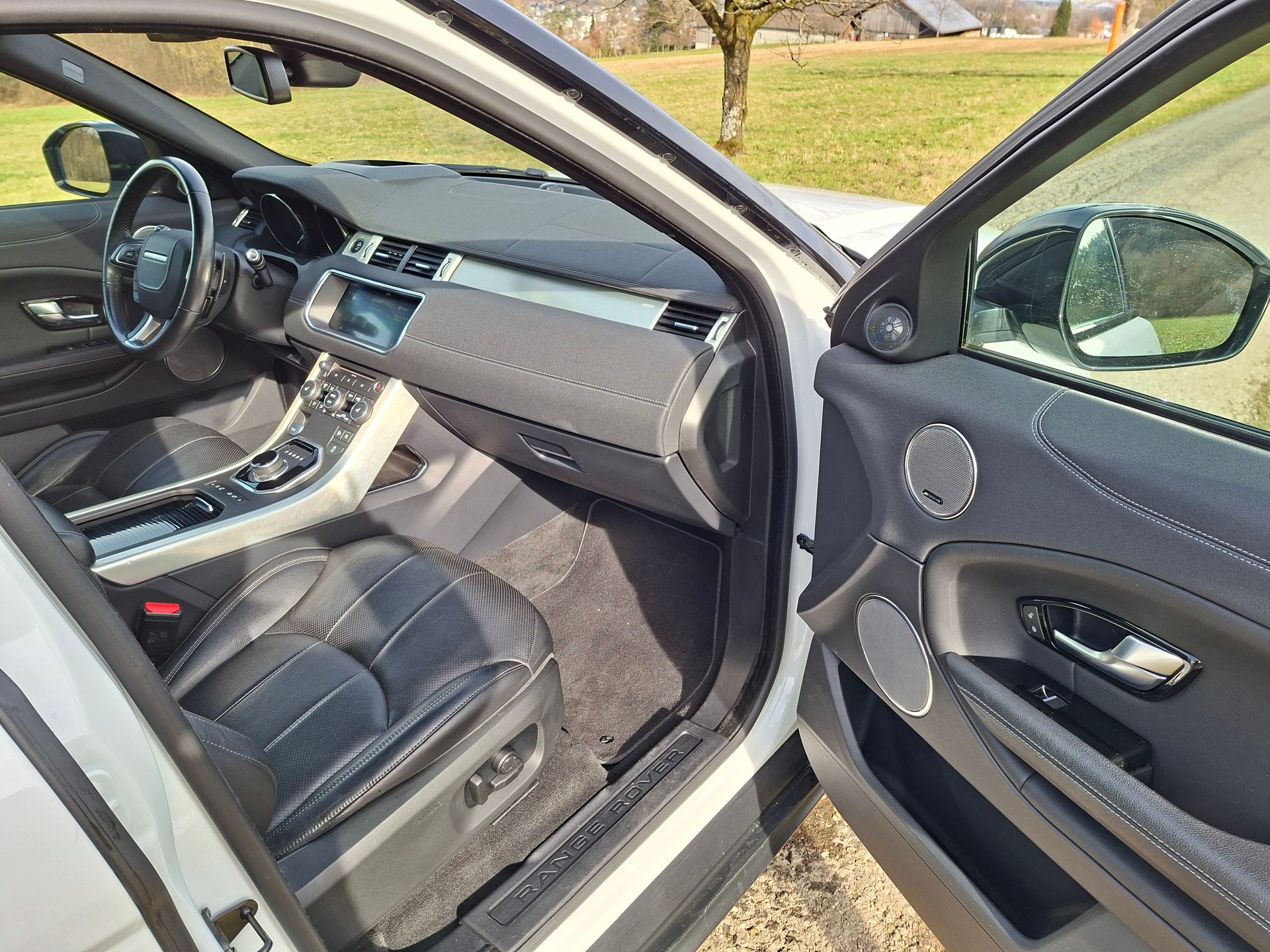 LAND ROVER Range Rover Evoque 2.0 Si4 SE AT9*10.2 Tochscreen*-image-12
