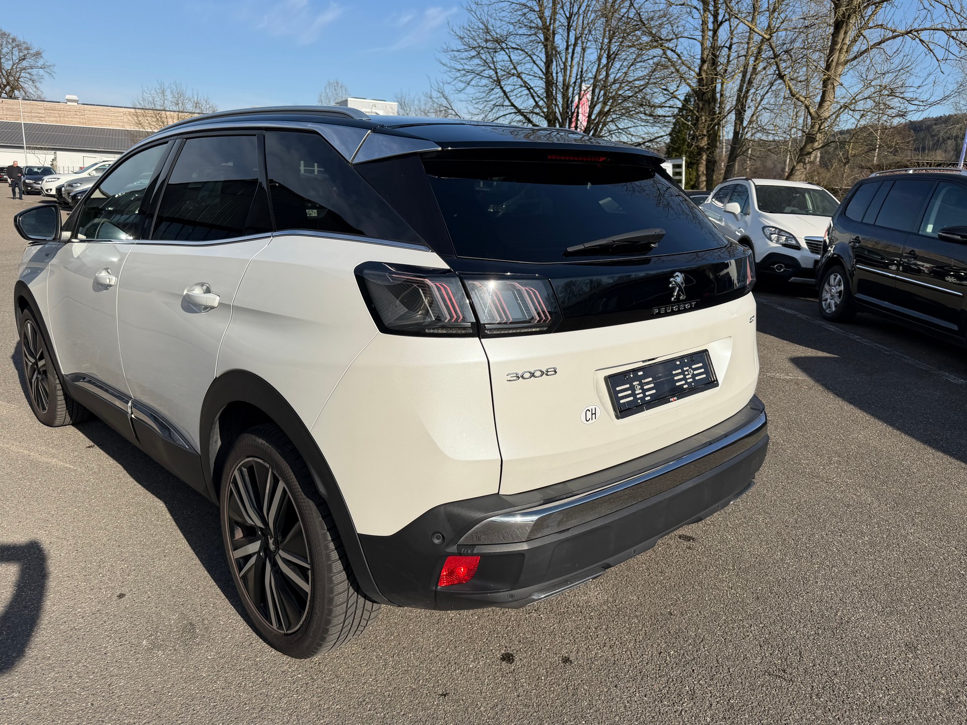 PEUGEOT 3008 1.5 BlueHDi GT Pack EAT8-image-4