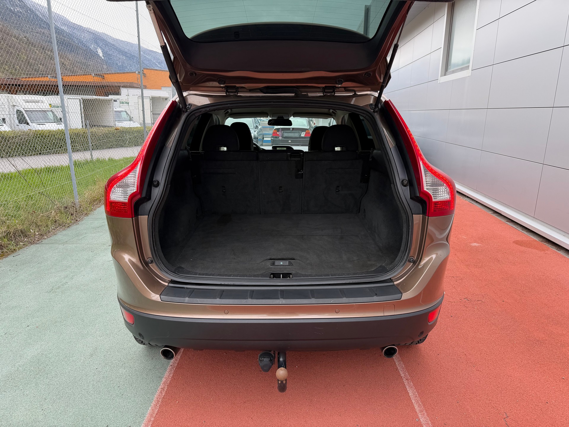 VOLVO XC60 2.4D AWD Geartronic-image-12