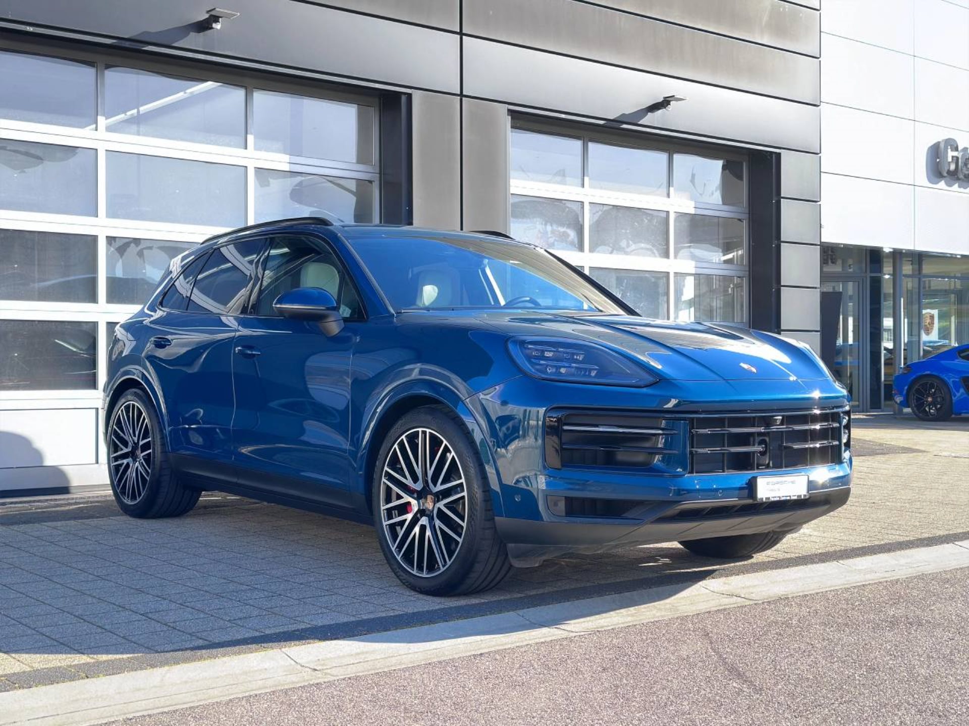 PORSCHE Cayenne S-image-9