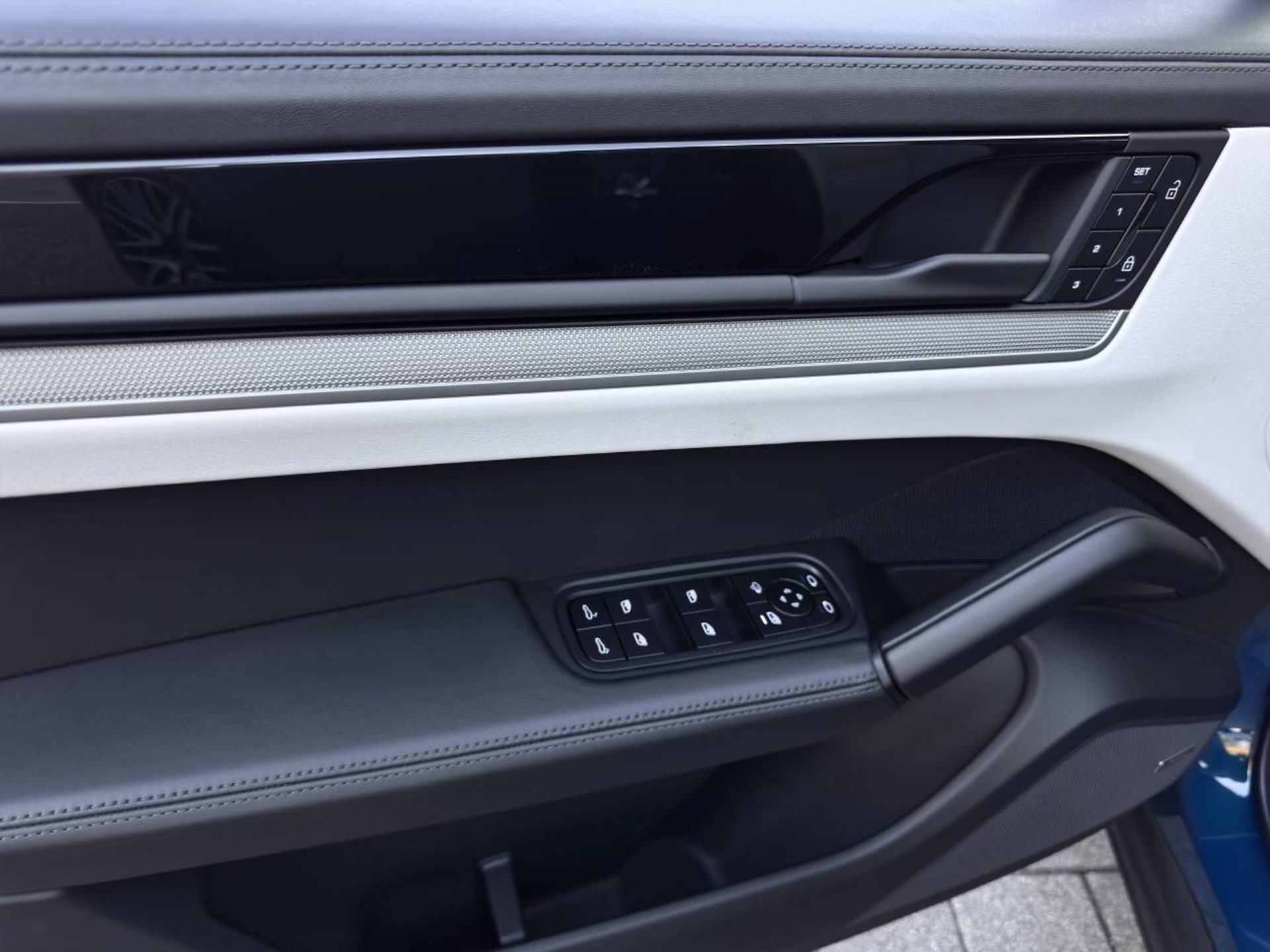 PORSCHE Cayenne S-image-18