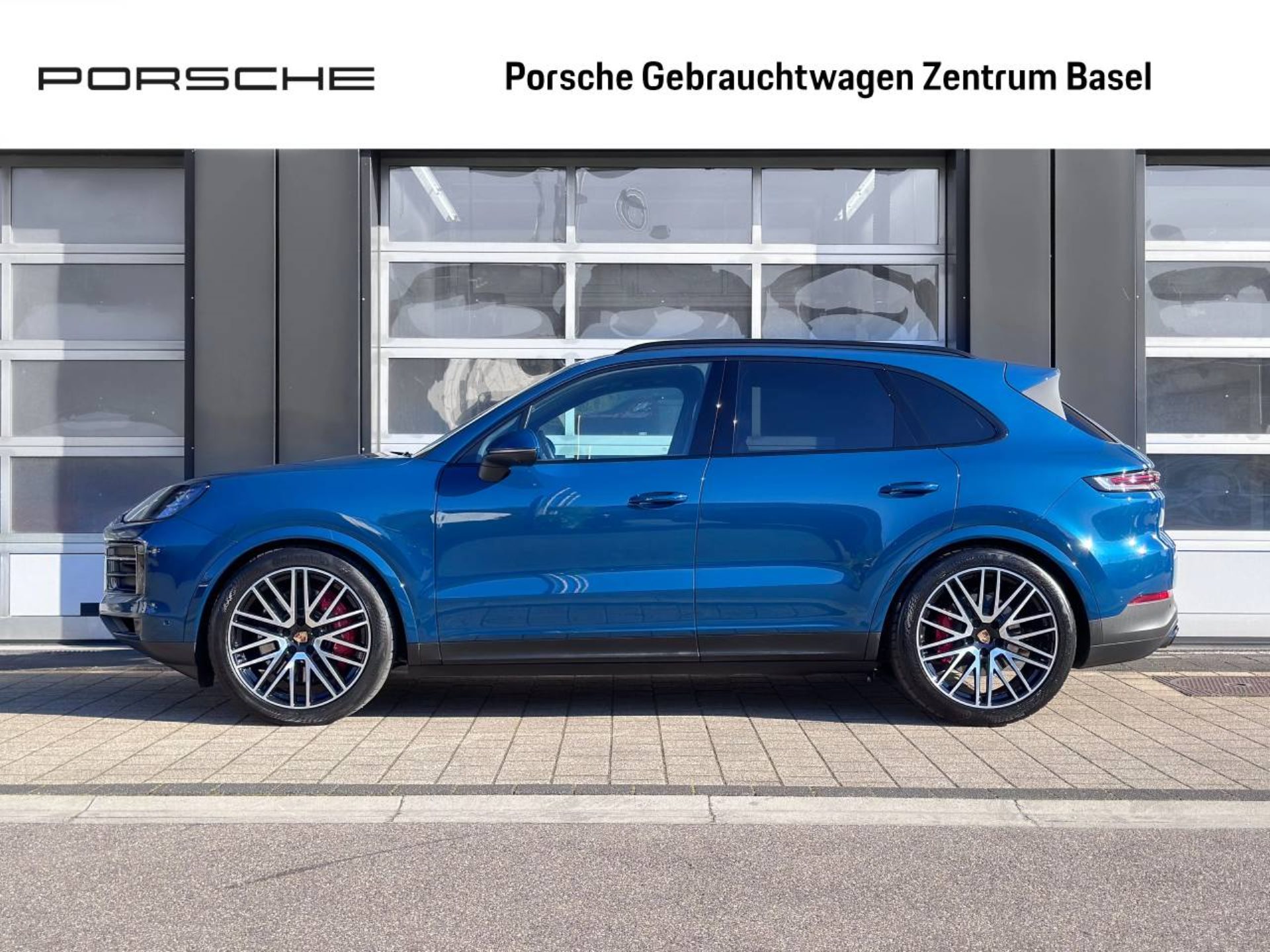PORSCHE Cayenne S-showroom-element-1