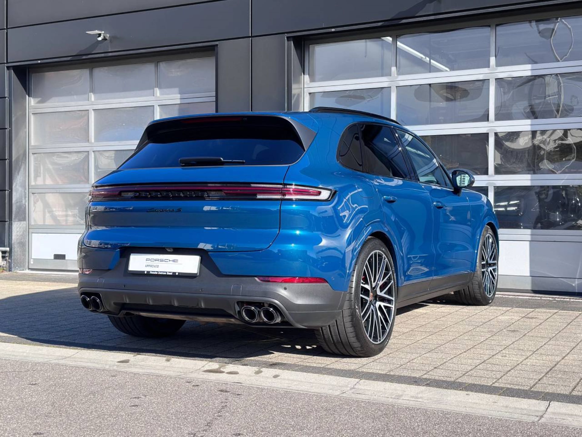 PORSCHE Cayenne S-image-11