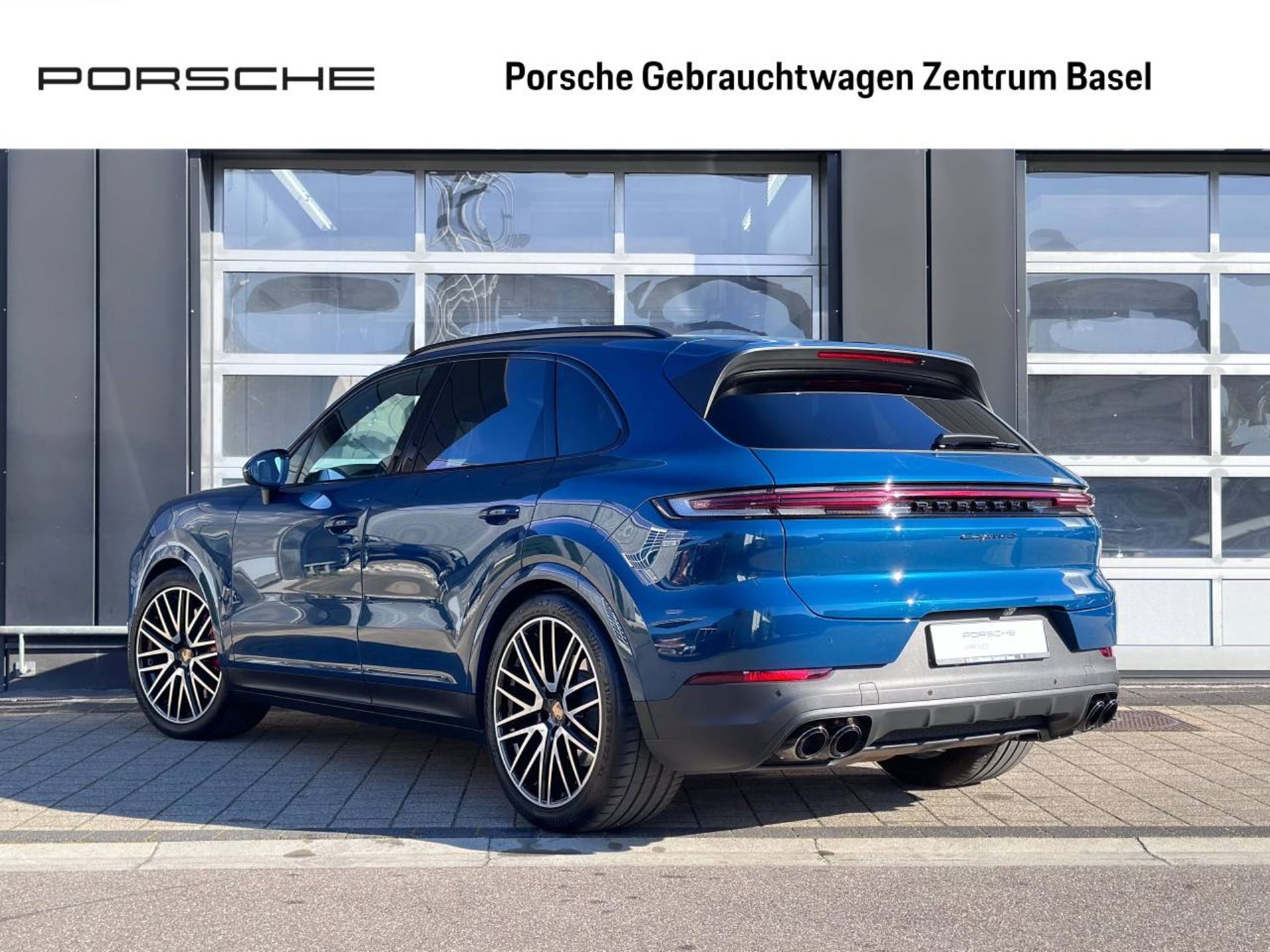 PORSCHE Cayenne S-showroom-element-2