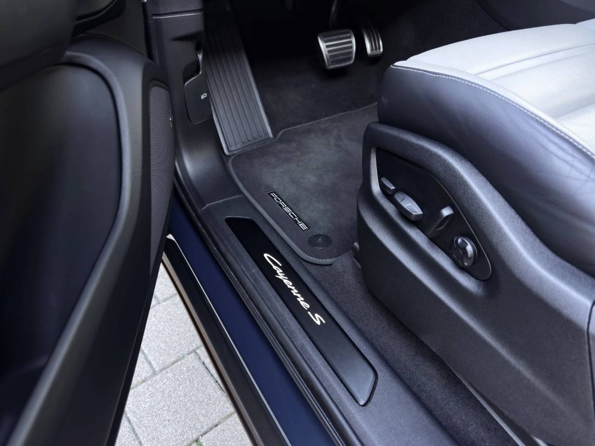 PORSCHE Cayenne S-image-19