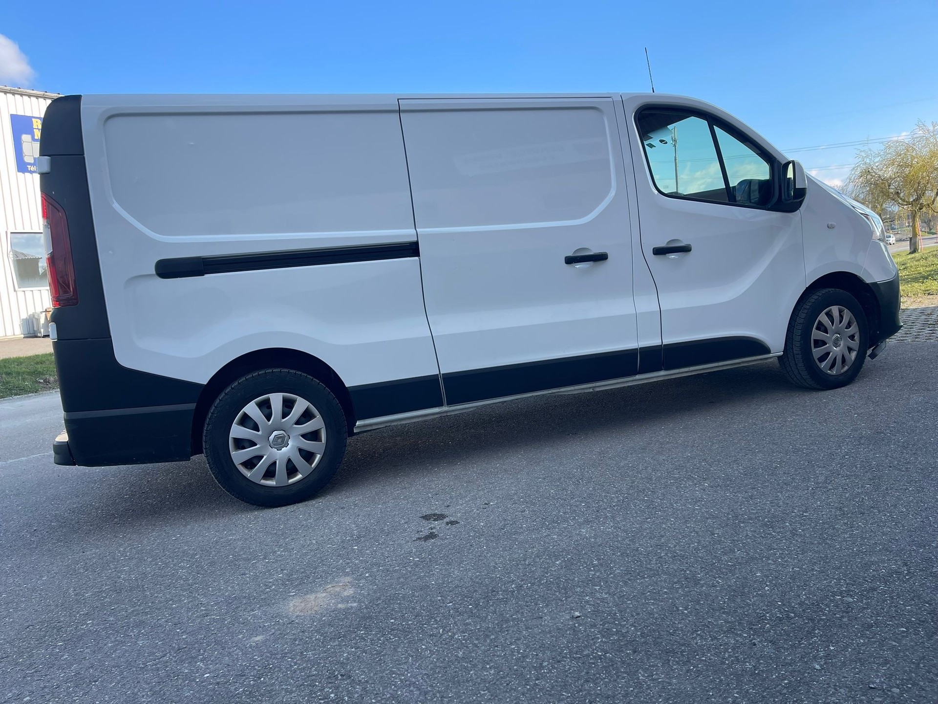 RENAULT Trafic 2.0 dCi 120 3.0t Access L2H1-image-2