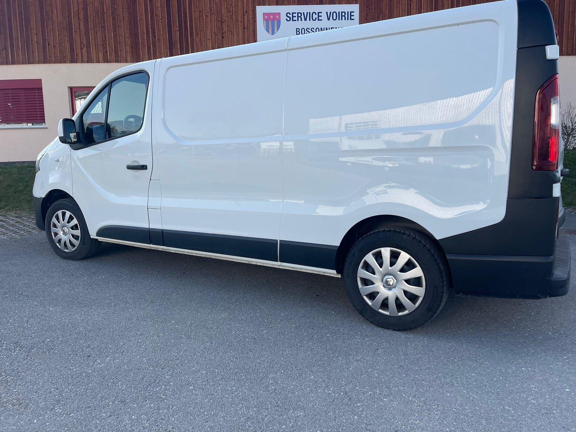 RENAULT Trafic 2.0 dCi 120 3.0t Access L2H1-image-3