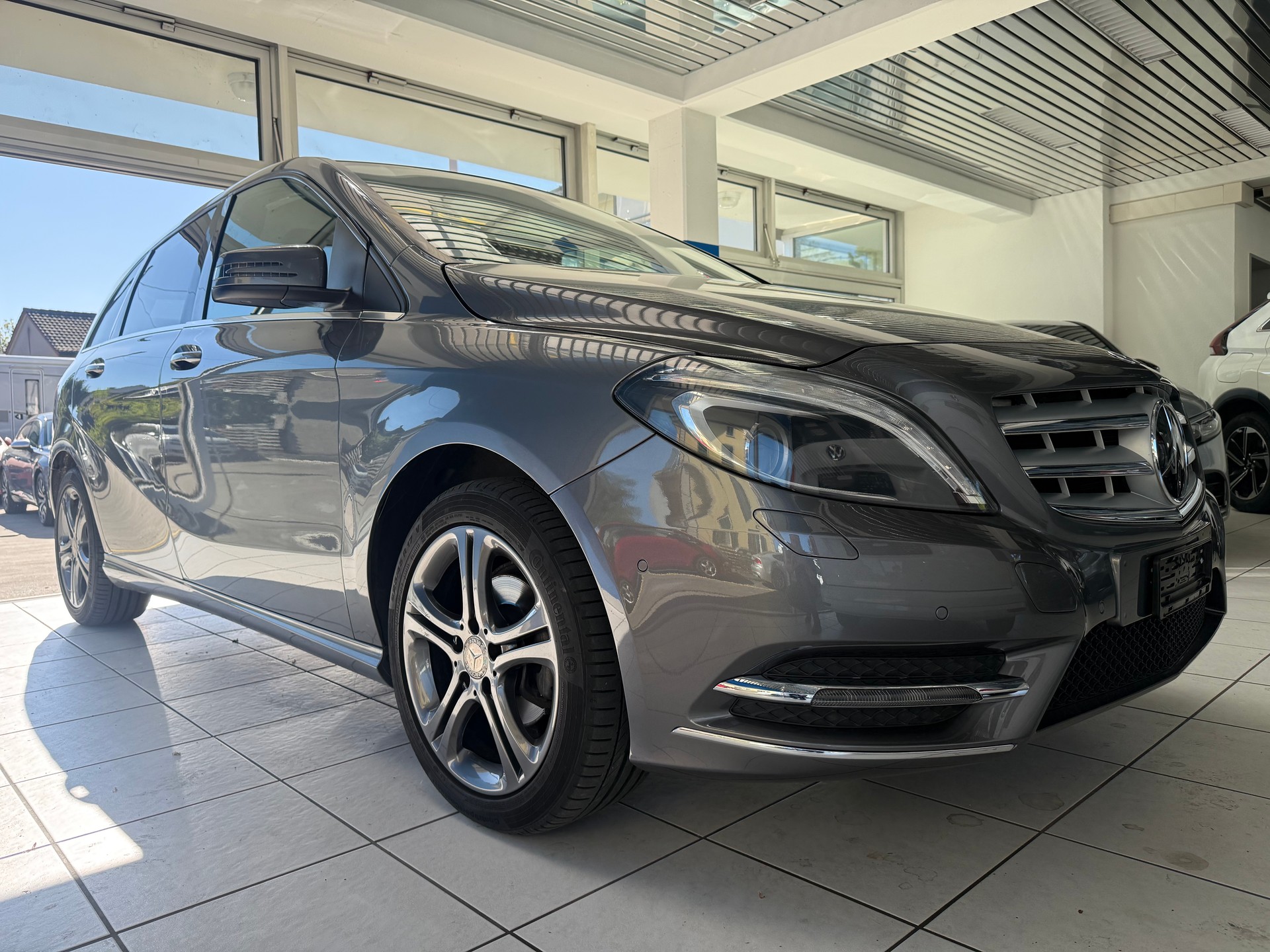 MERCEDES-BENZ B 180 7G-DCT-showroom-element-3