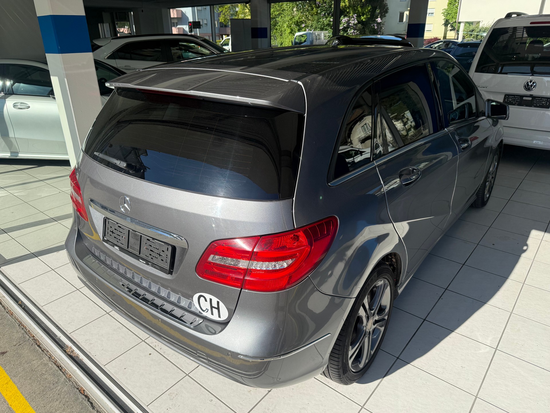 MERCEDES-BENZ B 180 7G-DCT-image-4