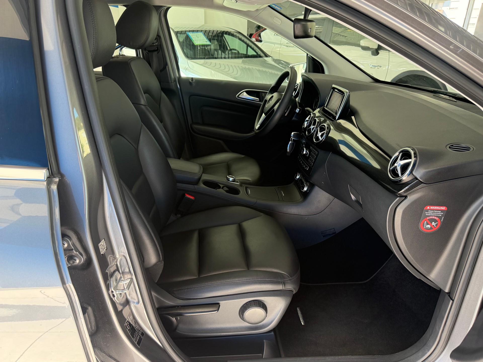 MERCEDES-BENZ B 180 7G-DCT-image-15