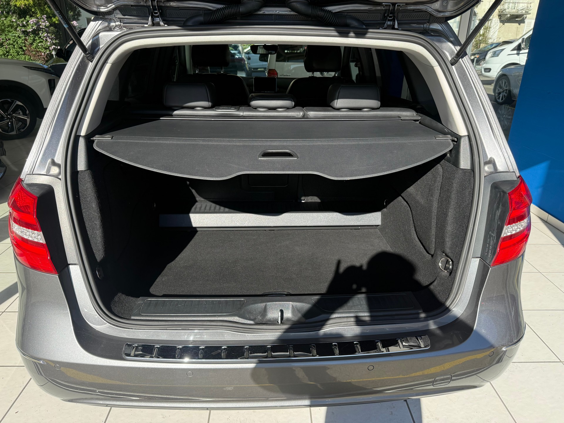 MERCEDES-BENZ B 180 7G-DCT-image-9