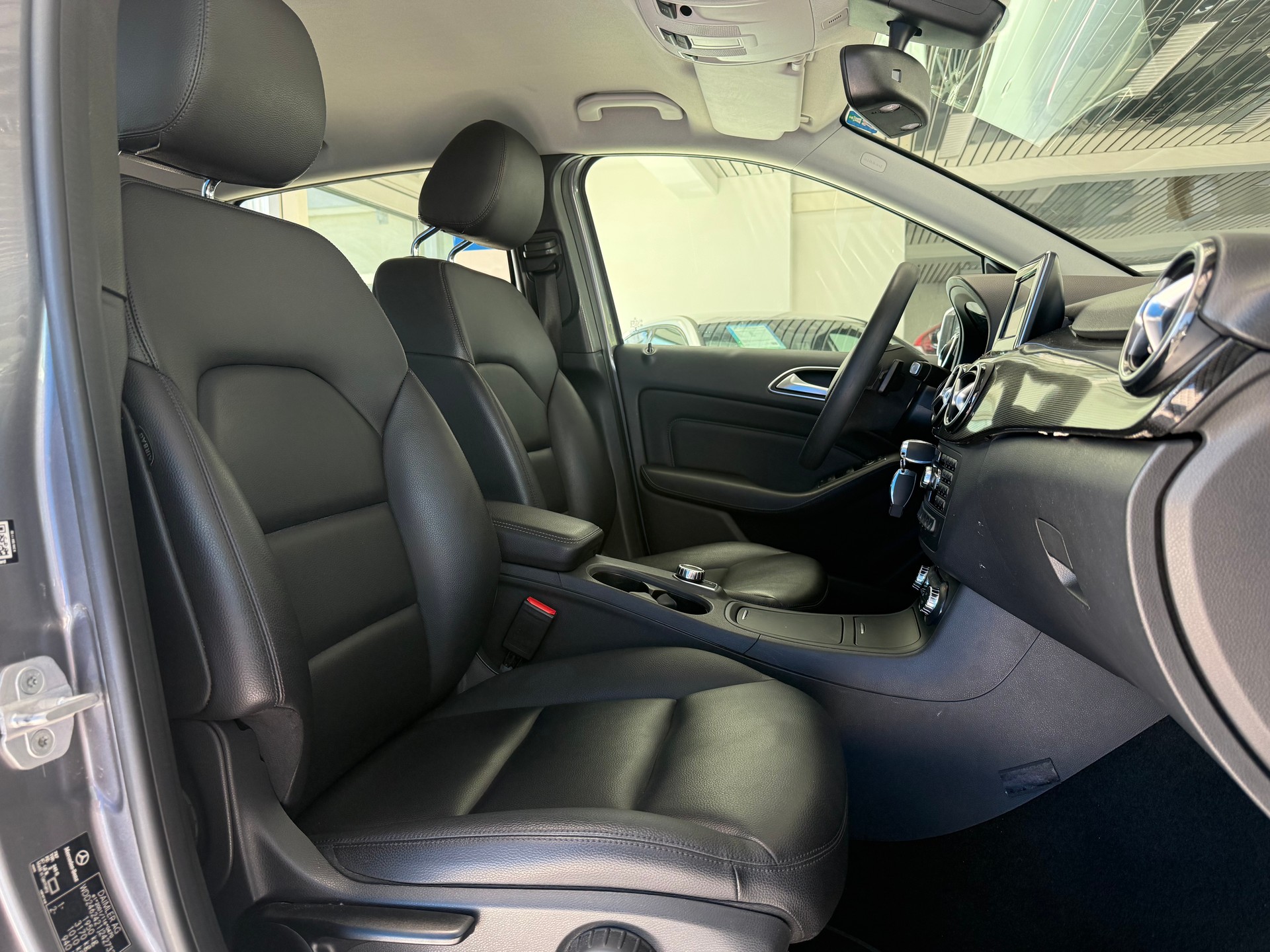 MERCEDES-BENZ B 180 7G-DCT-image-16