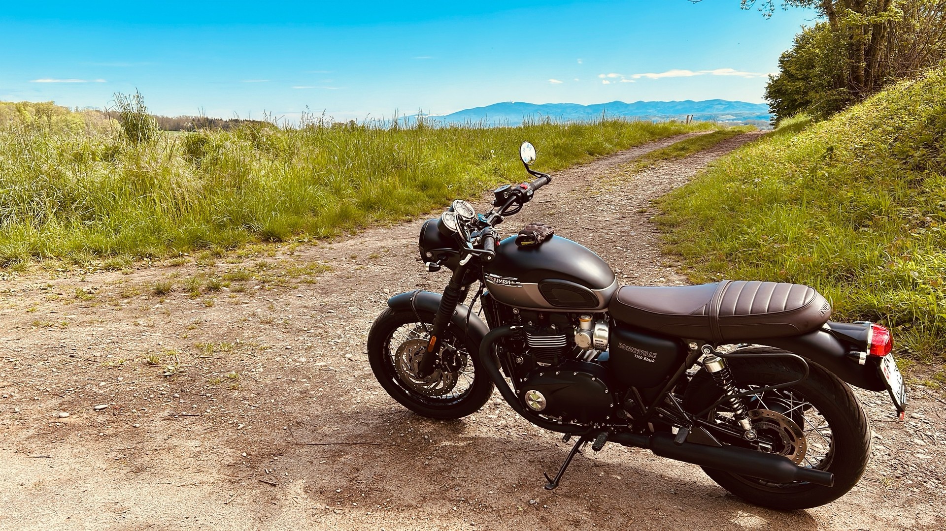 TRIUMPH Bonneville T120 Black-image-1