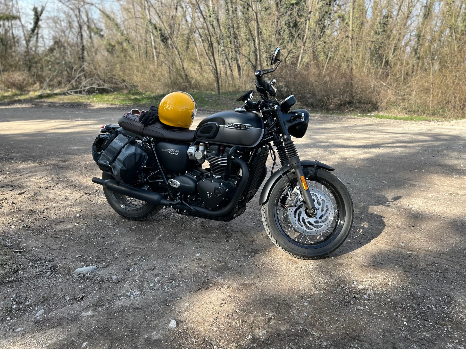 TRIUMPH Bonneville T120 Black-image-2