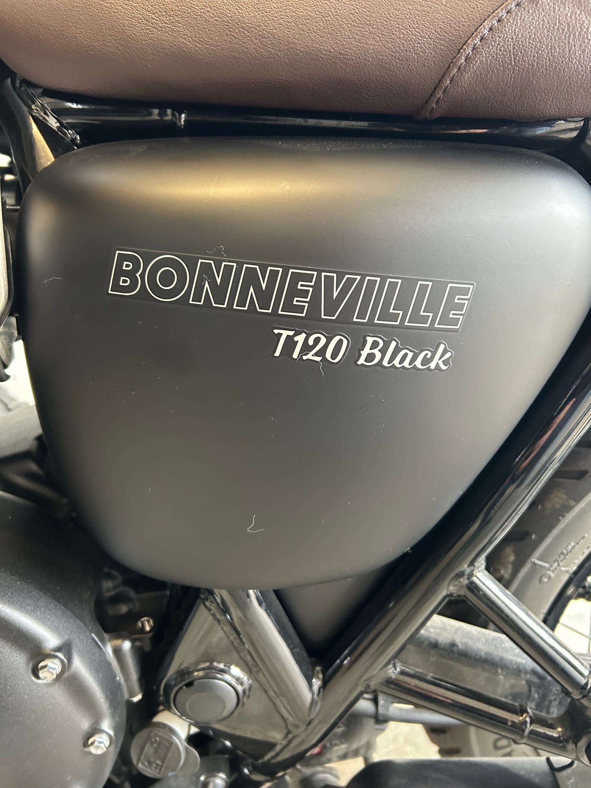 TRIUMPH Bonneville T120 Black-image-5