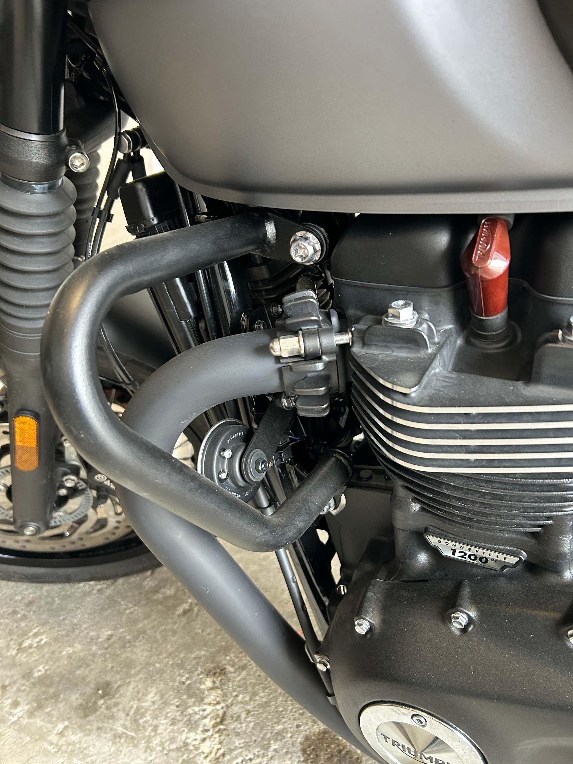 TRIUMPH Bonneville T120 Black-image-6