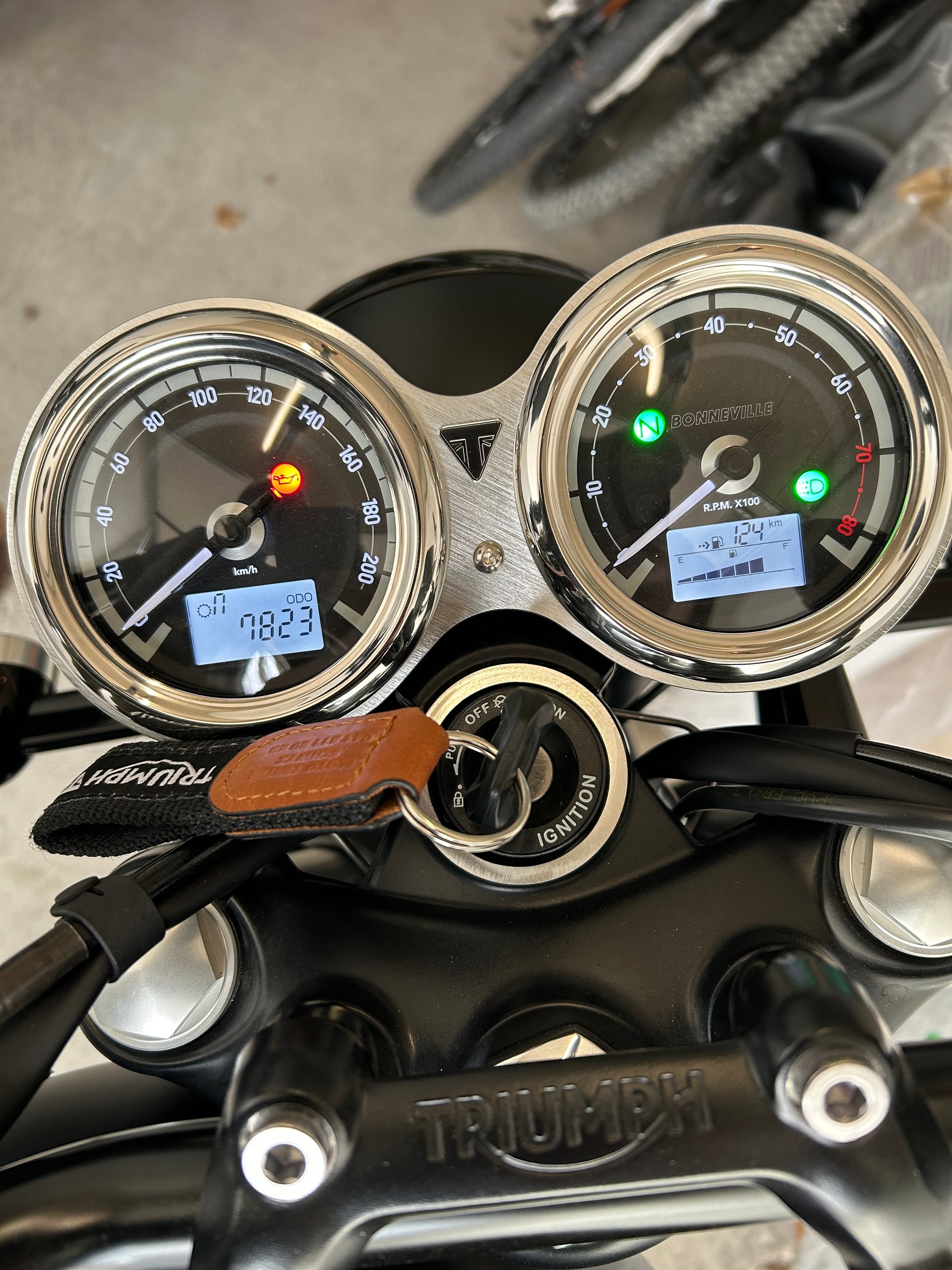 TRIUMPH Bonneville T120 Black-image-9